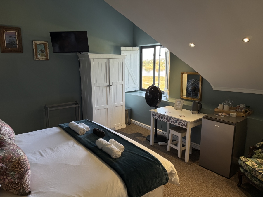 8 Bedroom Property for Sale in Stilbaai Oos Western Cape